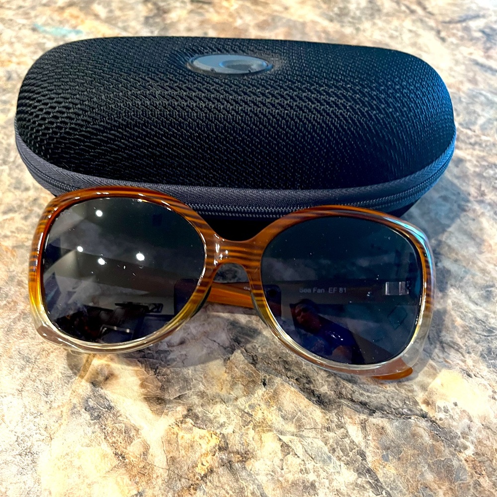 Women’s Costa
Color: Sea Fan (EF 81) not sure if that matters